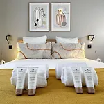 1558 Monceau Luxurious Paradise Retreat